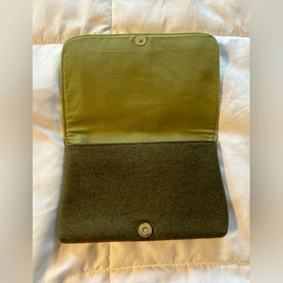 Shiraleah Chicago Felted Clutch Olive Green - Picture 3 of 8